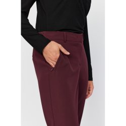 2-Biz Model Olja bukser i bordeaux med lommer og lynls set fra siden