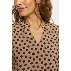 N�rbillede af Driftwood Dots m�nsteret og v-hals p� 2-Biz bluse