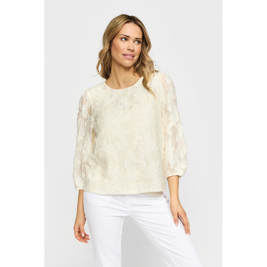 R�hvid 2-Biz bluse med struktureret m�nster vist forfra p� model