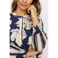 N�rbillede af stolpelukning med knapper p� den bl� Mava bluse