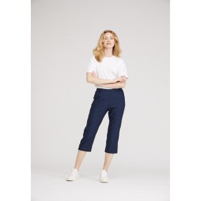 LauRie - Model Taylor Capri, NAVY