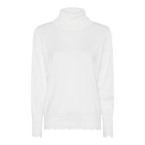 Off white strikbluse fra Micha – let og komfortabel strik til kvinder 40+ i dansk design.