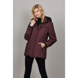 Kvinde med Majbrit quilted jakke fra Junge, frontvisning med htte og lommer