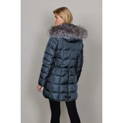 Mary-dunjakke set bagfra, viser pels p htten, lynlsslids og elegante kontrastsyninger