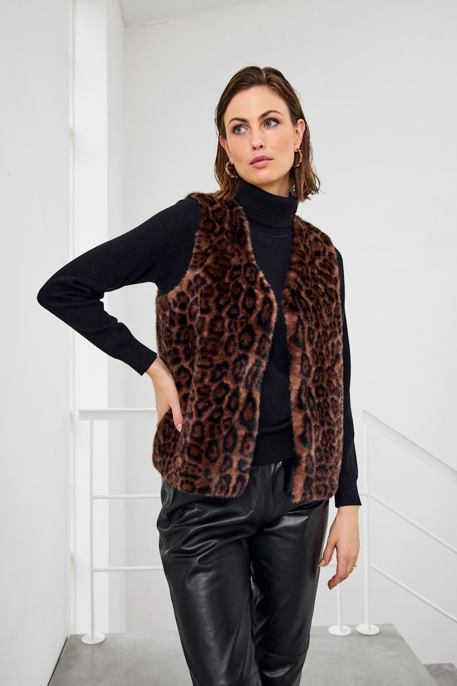 Model ifrt Micha fake fur vest i leopardprint med bld og lun kvalitet
