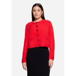 R�d cardigan set p� model forfra