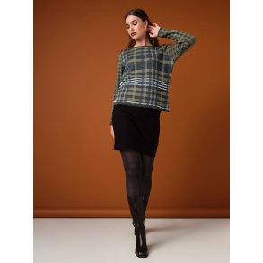 Skovhuus - Smart og elegant grn strikbluse til modne kvinder