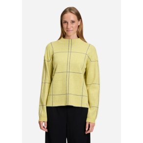 Betty Barclay strikbluse fra Betty Barclay set forfra p� model