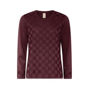 Skovhuus striktrje i vinrd med firkantet mnster p fronten, rund hals og lange rmer i bld bomuldsblanding