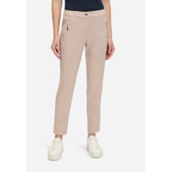 Voksen kvinde model i beige Betty Barclay bukser med lynl�slommer, forfra. Komfortabelt hverdagslook