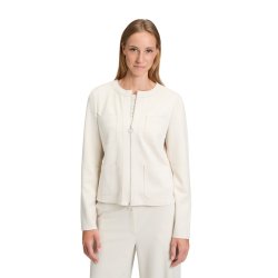 Sandfarvet indejakke fra Betty Barclay med lynl�s og lommer b�ret af model forfra