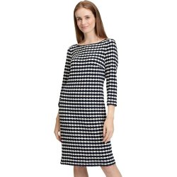 Model i en m�rkebl� og cremefarvet m�nstret jerseykjole fra Betty Barclay.