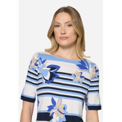 N�rbillede af blomsterprintet, striberne og b�dhalsen p� t-shirten.