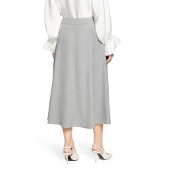 Bagfra kig af den gr� nederdel p� model, der viser den faste linning