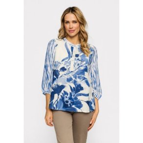 Blomstret 2-Biz Java bluse med 3/4 �rmer vist p� model