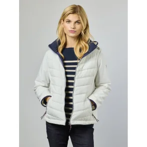 Lys ecru Junge overgangsjakke med quiltet forstykke vist forfra p� model