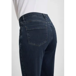 N�rbillede af baglommer og syninger p� Amelia Straight denimbukser