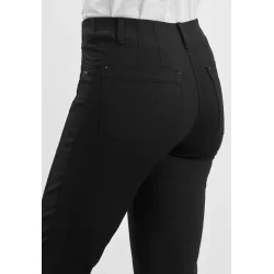 Model bagfra ifrt sorte Piper buks fra Laurie close up for detaljer