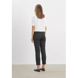 Model bagfra ifrt sorte Piper buks fra Laurie med korte ben