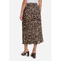 Bagside af lang nederdel med leopardprint b�ret af model, der viser det lette fald