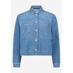 Lys denimjakke med lange �rmer og guldhardware vist forfra p� hvid baggrund.