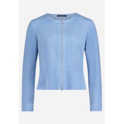 Lysebl� kort blazerjakke i fake ruskind vist forfra p� hvid baggrund.