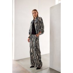 Smarte Micha bukser med zebra-print i sort og off-white vist p� model