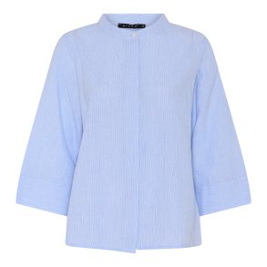 Stribet Micha skjortebluse i lysebl� og hvid med kinakrave og trekvart �rmer