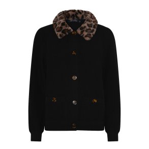 Sort strikket cardigan fra Micha med aftagelig fake fur krave i leopardprint vist forfra.