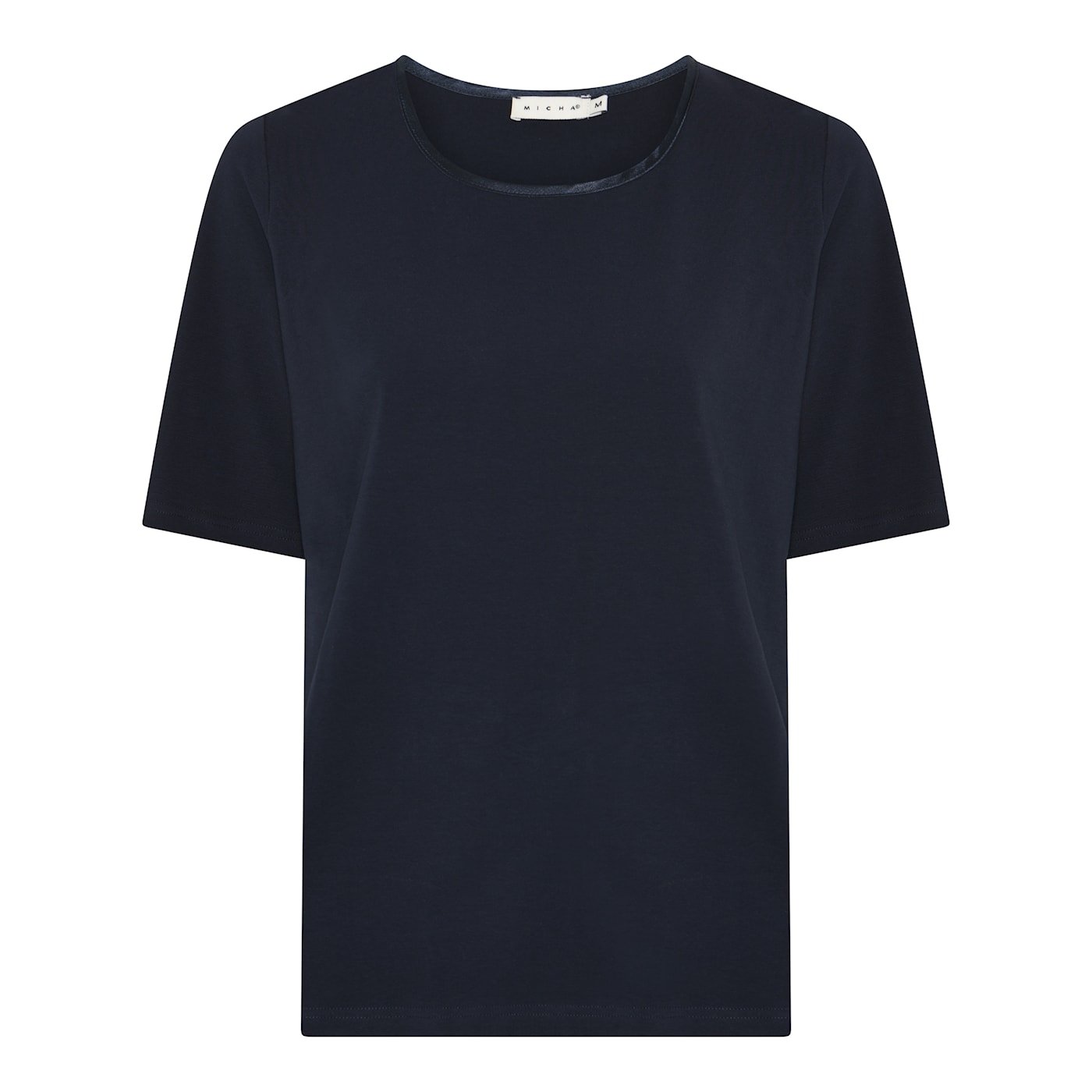 Klassisk navy bl� Micha t-shirt med fin satinkant i halsudsk�ringen vist p� model