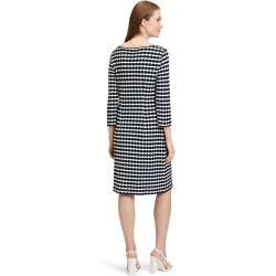 Bagfra kig af den m�nstrede Betty Barclay kjole, der viser det lige snit.