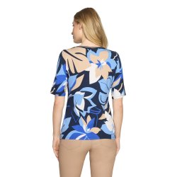 Bagfra kig af t-shirten p� model, der viser den gode pasform over ryggen.