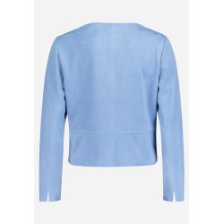 Bagsiden af den lysebl� indejakke fra Betty Barclay, der viser de talje-fremh�vende syninger.