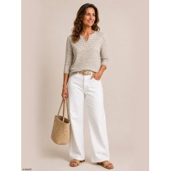 Sandfarvet m�nstret Skovhuus strikbluse med hvide prikker og 3/4 �rmer, vist p� model