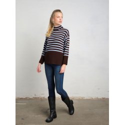 &bull; Stribet Skovhuus turtleneck i brun og lysebl� �kologisk bomuld med h�j hals, vist p� model