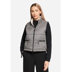 Model b�rer den vendbare vest med den indvendige side udad forfra. Giver et andet unikt outfi